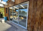 Cerramiento de aluminio con vidrio para galería